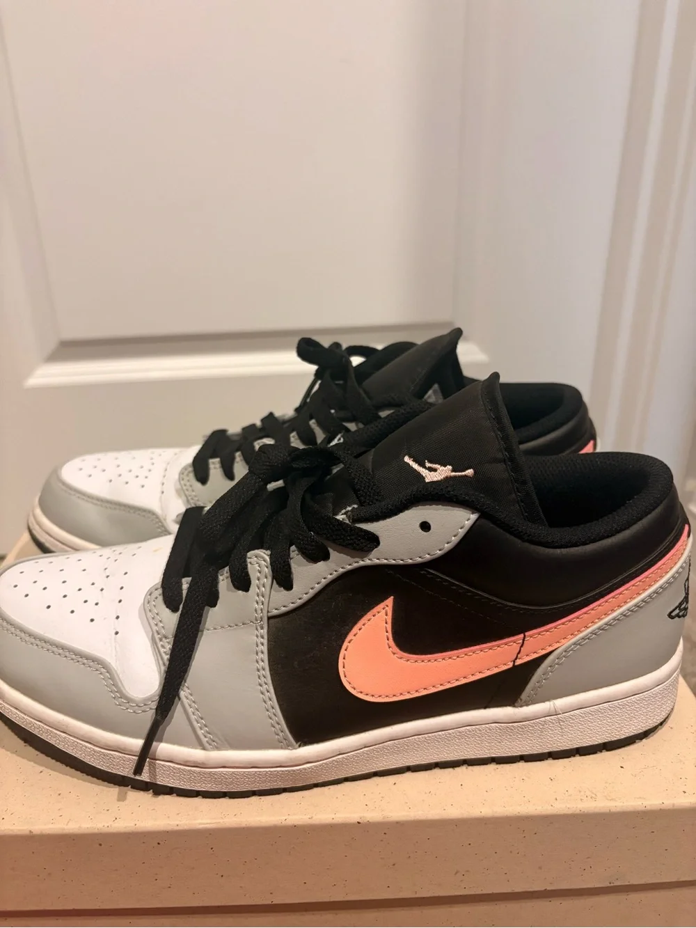 Men’s Jordan 1 low Grey, Black & Pink